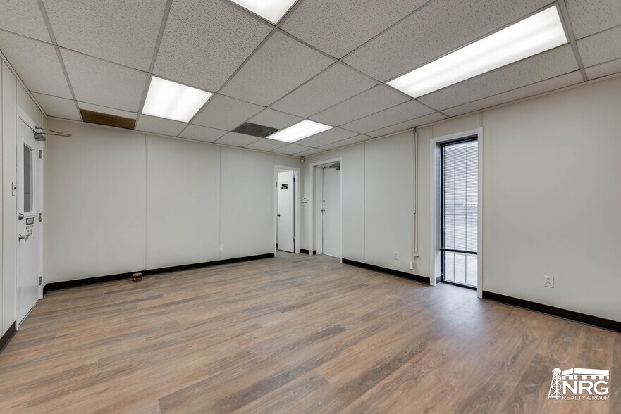 More Photos Of 1551 Laredo Dr, Odessa Warehouse For Lease