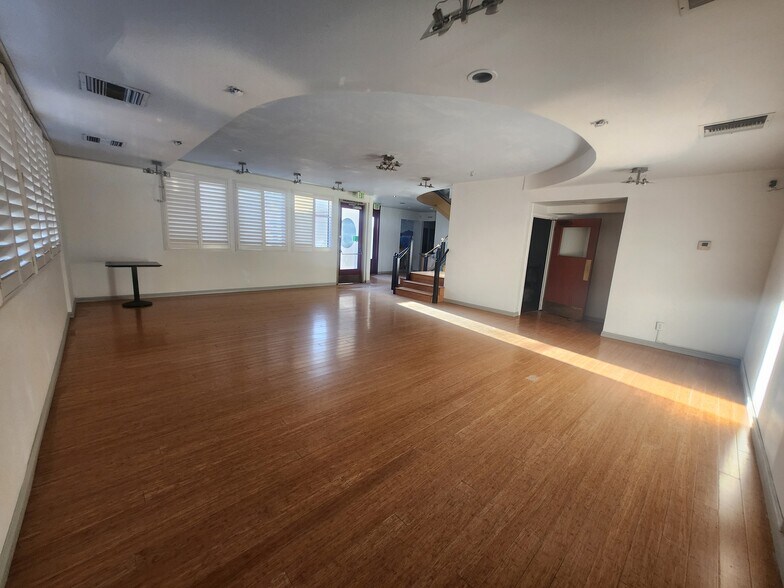 More Photos Of 4577-4585 Clairemont Dr, San Diego Storefront Retail Office For Lease