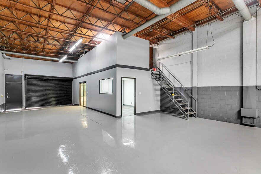 More Photos Of 1652 S La Cienega Blvd, Los Angeles Auto Repair For Sale