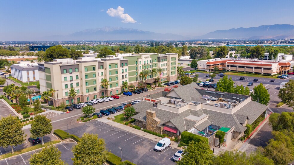 More Photos Of 1905 S Commerce Center Dr E, San Bernardino Restaurant For Lease