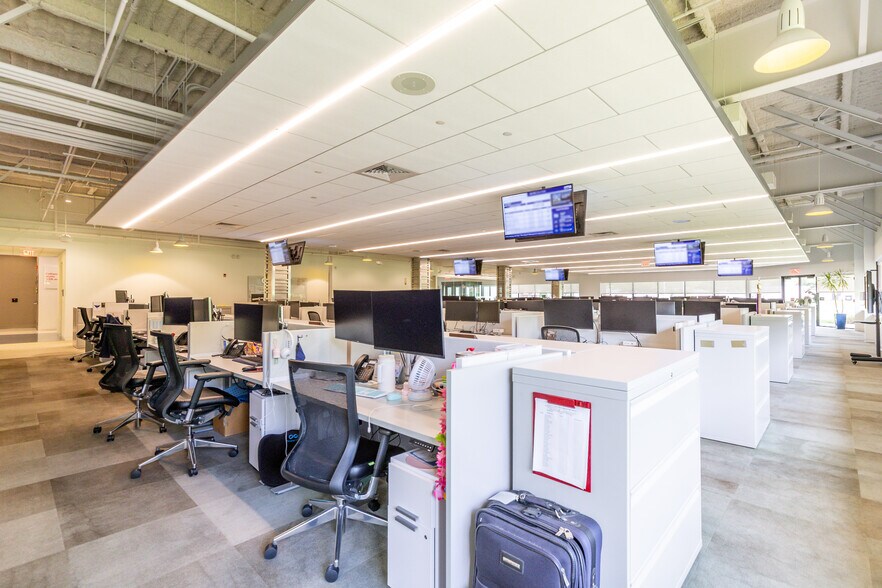 More Photos Of 212 W Newberry Rd, Bloomfield Manufacturing For Sale