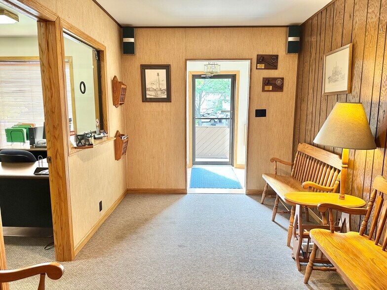 More Photos Of 510 Ridge Rd, Munster Office For Lease