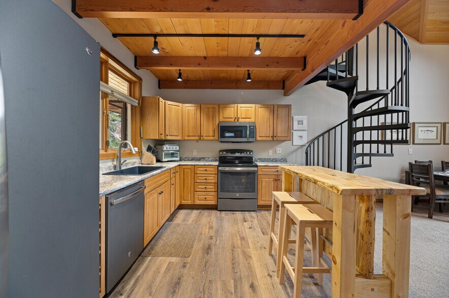 More Photos Of 10888 Rimrock Pl, Spearfish Hotel For Sale