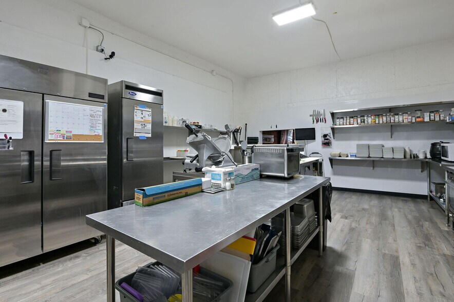 More Photos Of 207 Main Ave, Chewelah Restaurant For Sale