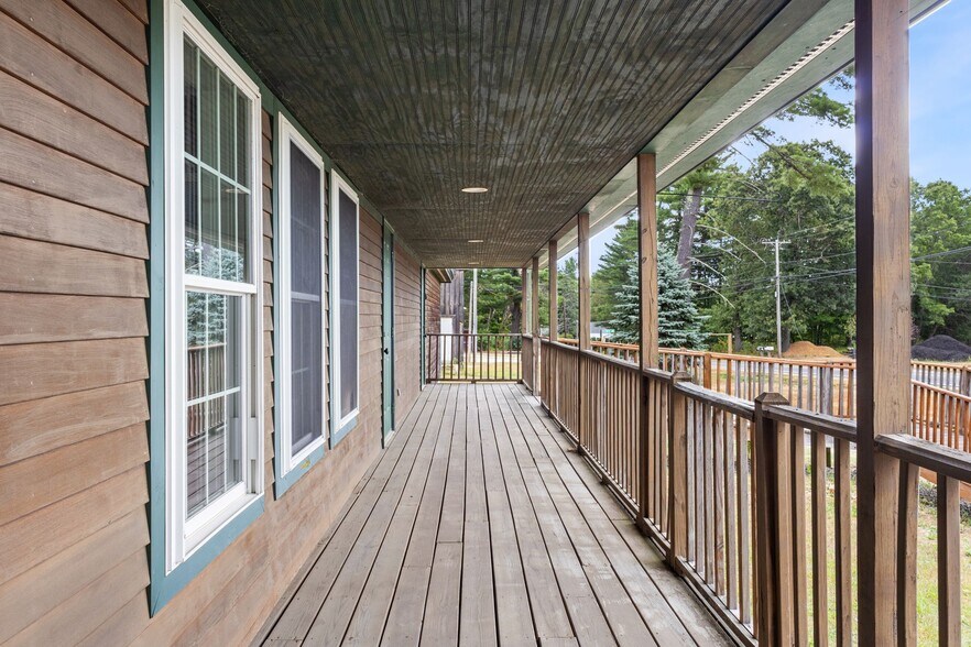 More Photos Of 204 Gray Rd, Cumberland General Retail For Sale