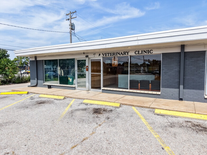 More Photos Of 415 S Hydraulic St, Wichita General Retail For Sale