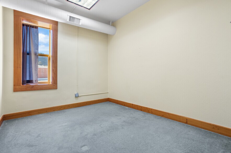 More Photos Of 431 Main St, Lyons Storefront Retail Office For Lease