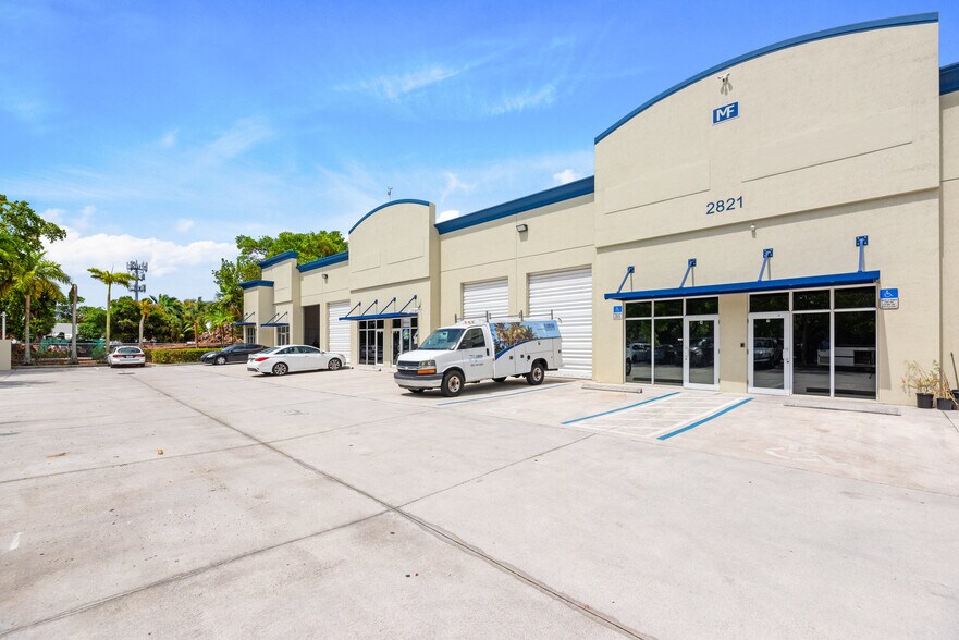 More Photos Of 2821 SW 23rd Ter, Fort Lauderdale Warehouse For Lease