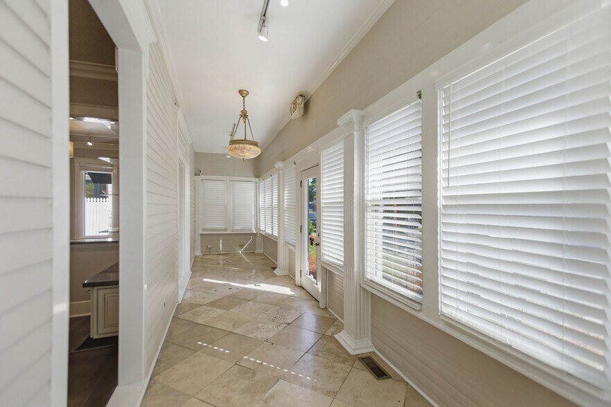 More Photos Of 211 29th Ave N, Nashville Freestanding For Lease
