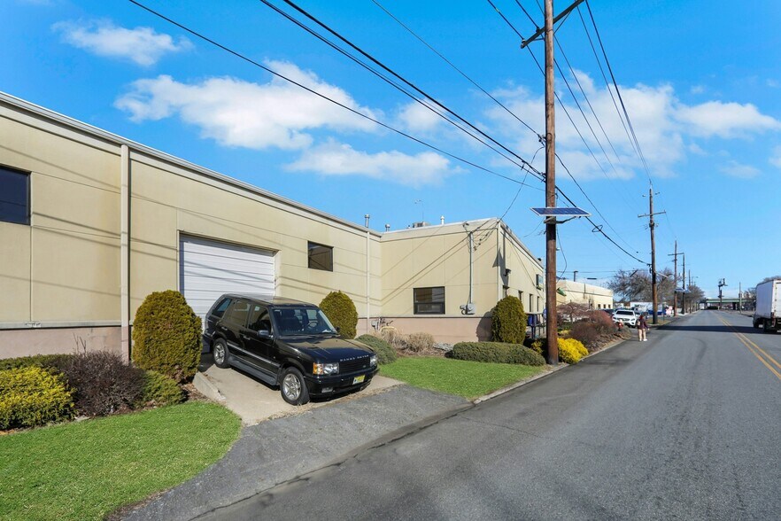 More Photos Of 160 Gregg St, Lodi Warehouse For Lease