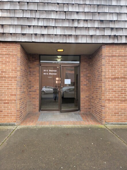 More Photos Of 707 S Main St, Lebanon Office For Sale