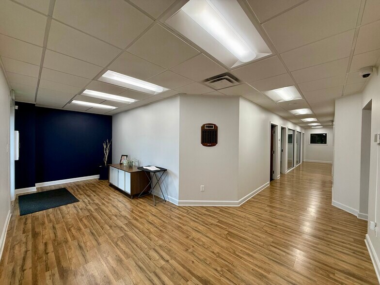 More Photos Of 965 Repp Dr, Columbus Warehouse For Lease