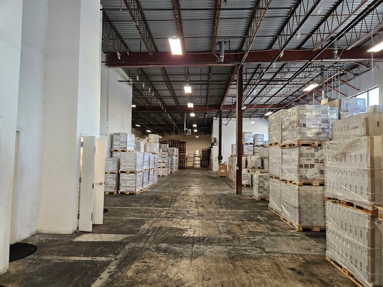 More Photos Of 9406 Gunston Cove Rd, Lorton Warehouse For Lease