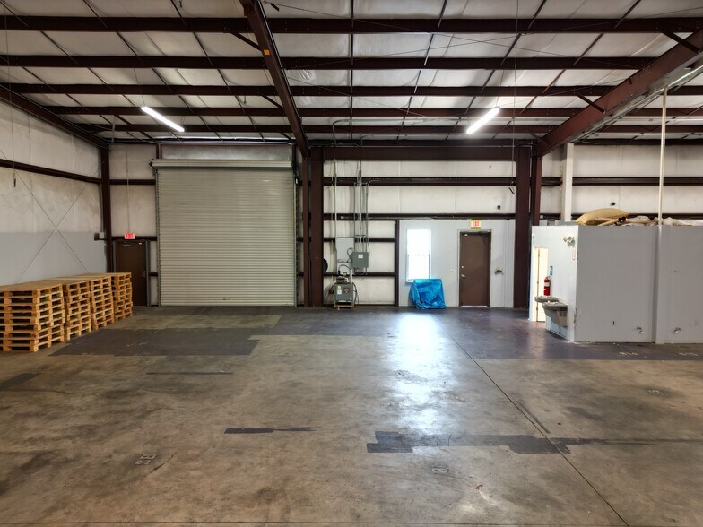 More Photos Of 104 Liberty Center Pl, Saint Augustine Warehouse For Lease