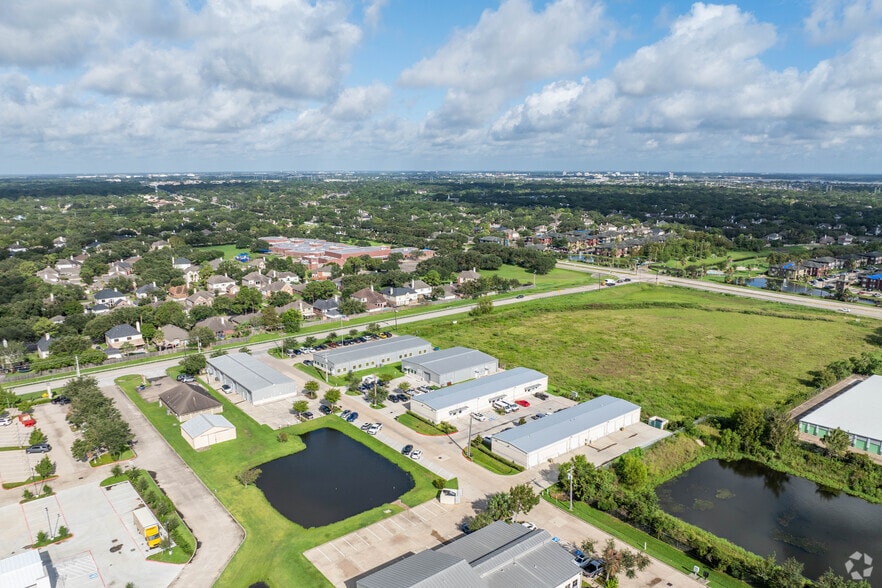 More Photos Of 351 Columbia Memorial Pky, Kemah Flex For Lease