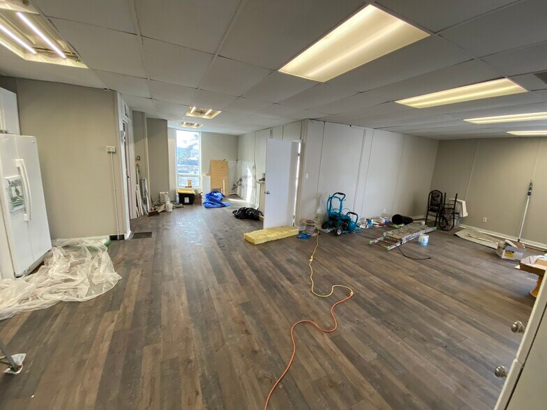More Photos Of 1 Cleopatra Dr, Ottawa General Retail For Lease