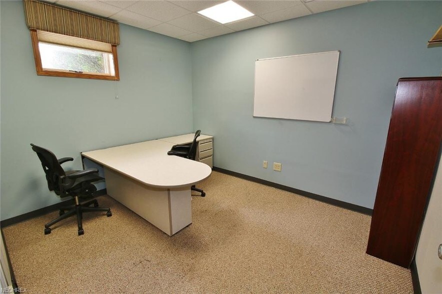 More Photos Of 172 S Friendship Dr, New Concord Medical For Sale