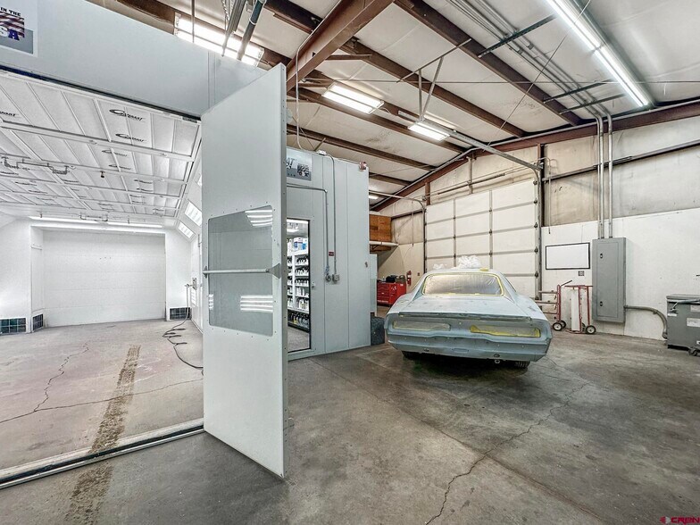 More Photos Of 685 Industrial Blvd, Delta Warehouse For Lease