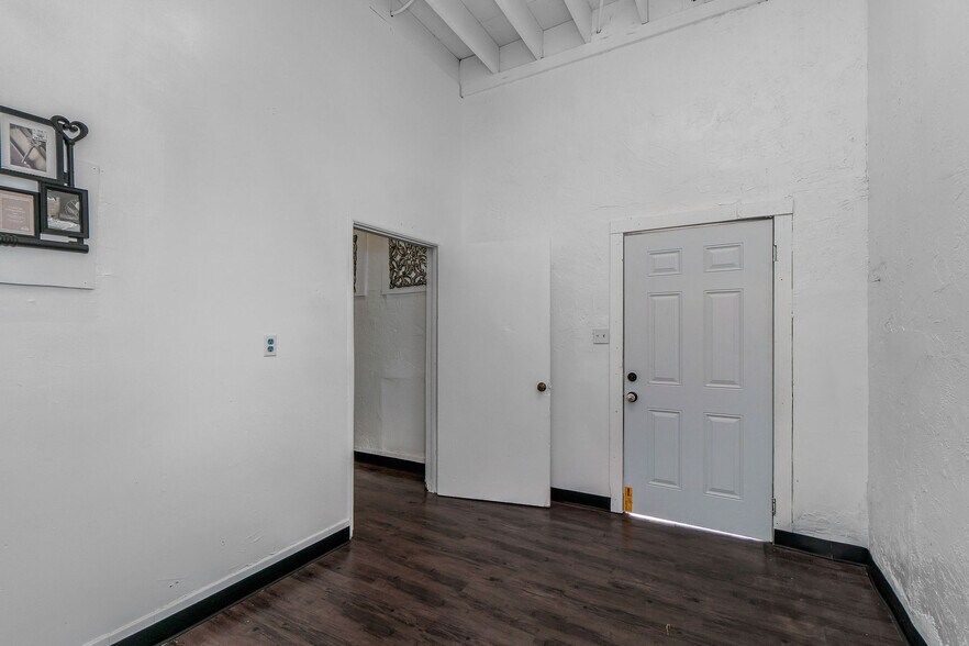 More Photos Of 8129 San Pedro St, Los Angeles Storefront For Sale