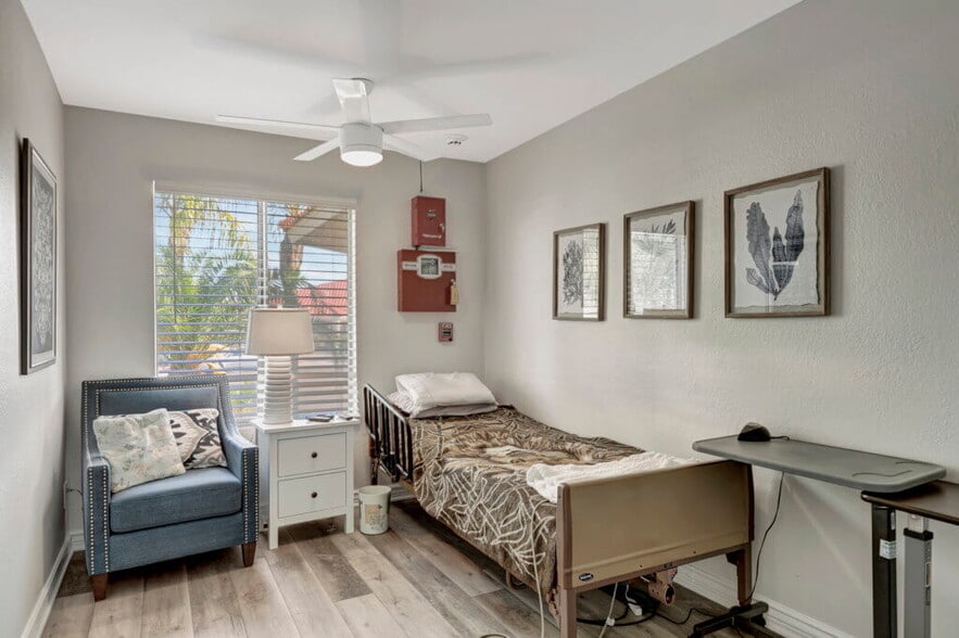 More Photos Of 15801 N 19th Pl, Phoenix Assisted Living For Sale