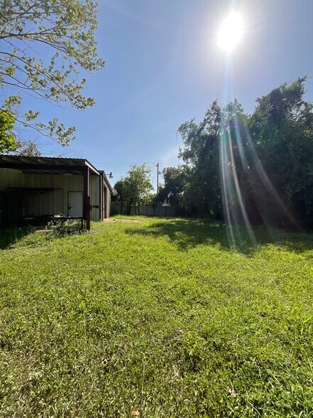 More Photos Of 609 Oak St, La Marque Warehouse For Sale