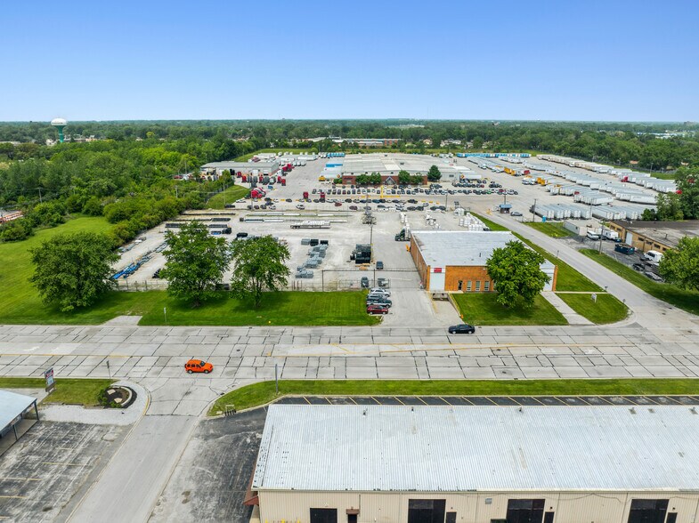 More Photos Of 2950 W 167th St, Markham Warehouse For Lease