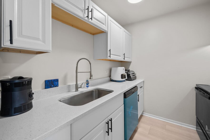 More Photos Of 3069 Bernice Rd, Lansing Apartments For Sale