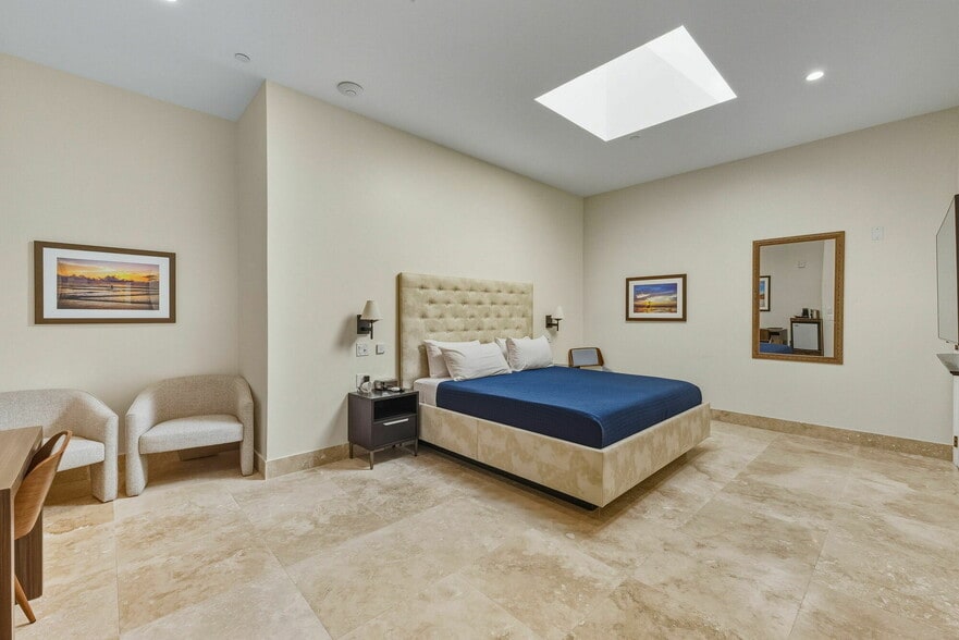 More Photos Of 525-533 Lincoln Rd, Miami Beach, Miami Beach Storefront For Lease