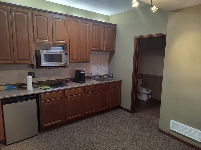 More Photos Of 910 Richard Rd, Dyer Office For Lease
