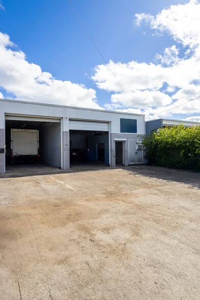 More Photos Of 526-528 S Dixie Hwy E, Pompano Beach Service For Sale