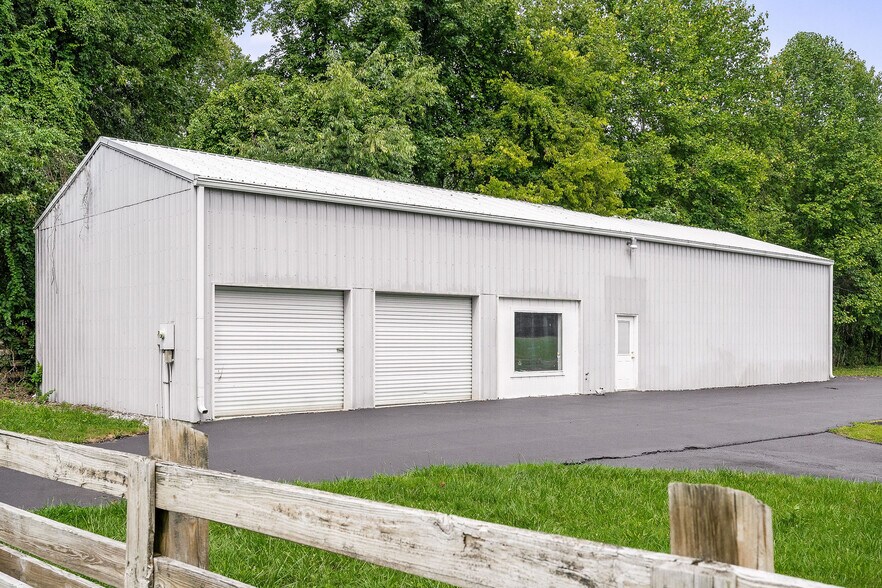 More Photos Of 1499 W Whitehall Rd, Cookeville Light Distribution For Sale