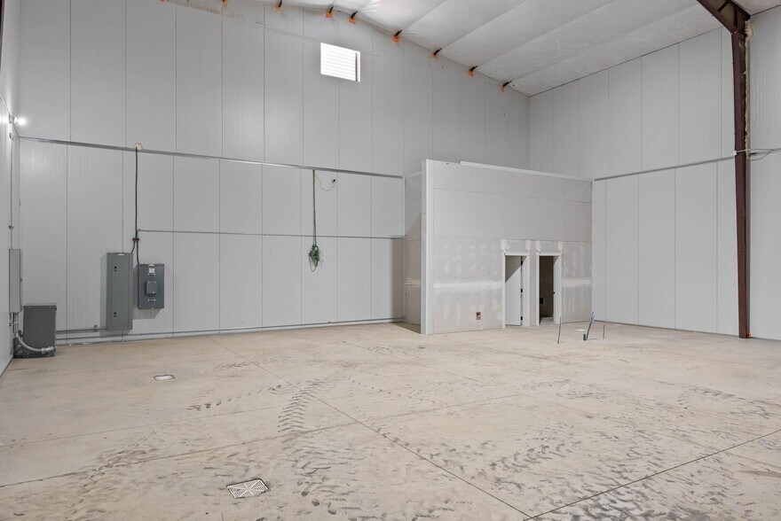 More Photos Of 7517 47th Ave, Spokane Warehouse For Lease