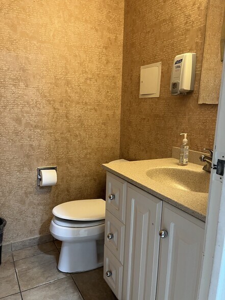 More Photos Of 22 Old Short Hills Rd, Livingston Medical For Lease