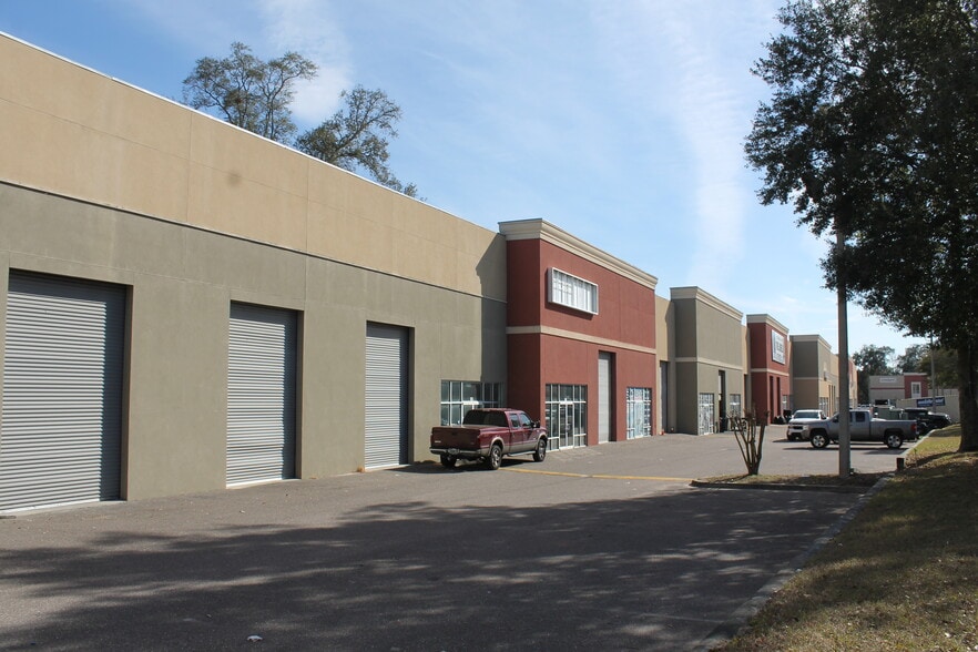 More Photos Of 7060 103rd St, Jacksonville Showroom For Lease