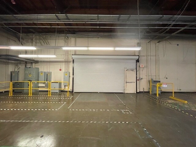 More Photos Of 1917-1921 E Mariposa Ave, El Segundo Warehouse For Lease
