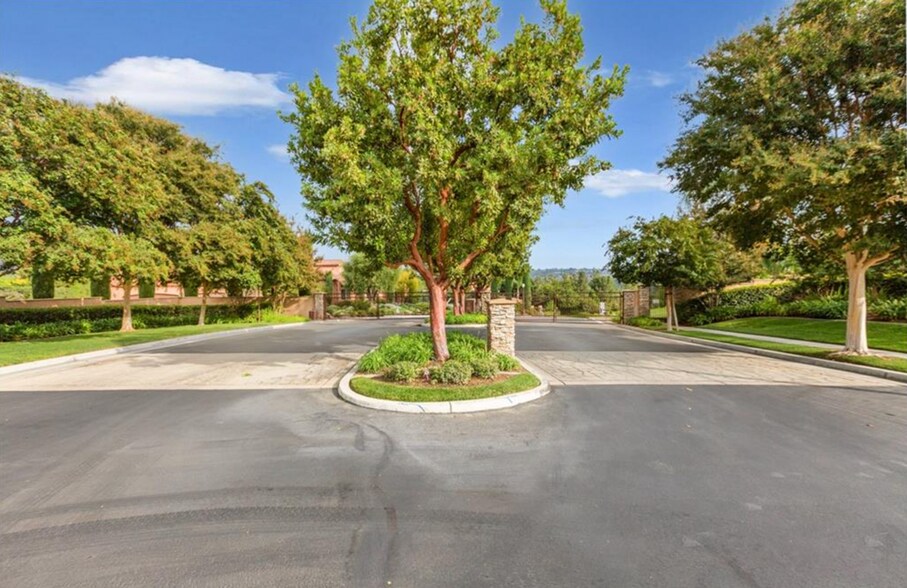 More Photos Of Cresthaven Drive, Riverside Land For Sale