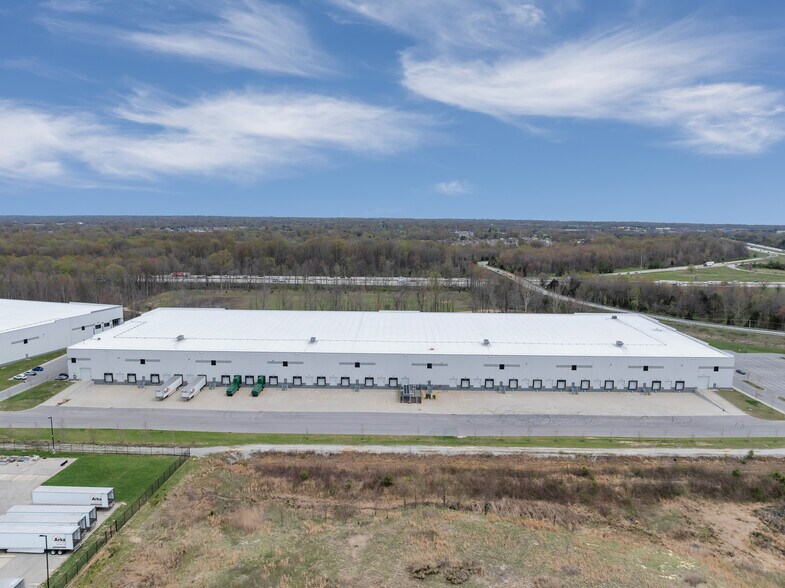 More Photos Of 3195 South Park Rd, Louisville Warehouse For Lease