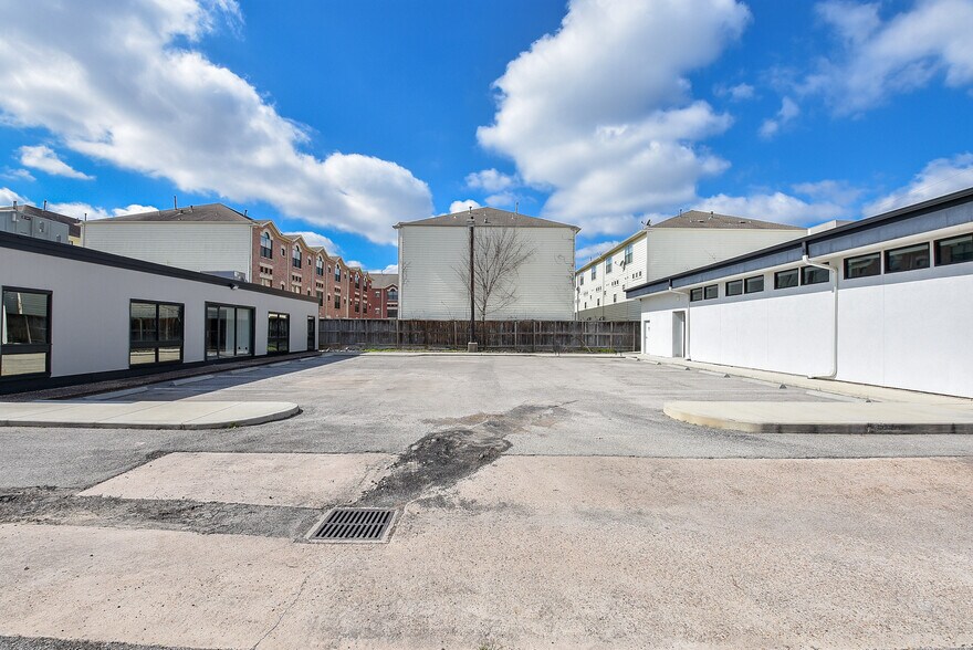 More Photos Of 8703 Meadowcroft Dr, Houston Medical For Lease