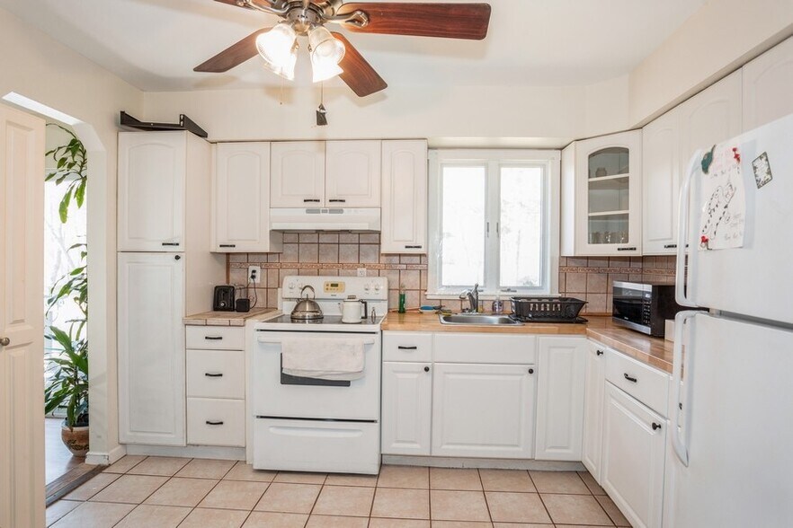 More Photos Of 626 Canal Rd, Mount Sinai Office For Lease