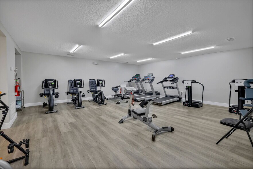 More Photos Of 6640 W 103rd St, Jacksonville Office For Sale