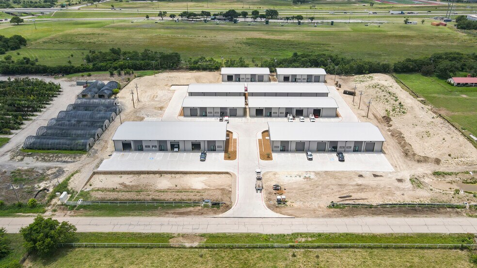 More Photos Of 6451 Silver Saddle Rd, Fort Worth Warehouse For Lease