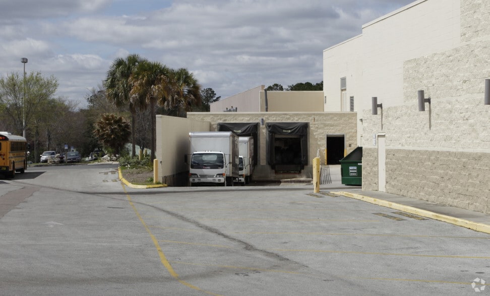 More Photos Of 2320-2330 NW 13th St, Gainesville Department Store For Sale