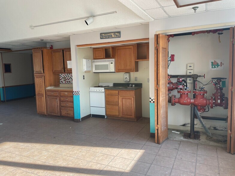 More Photos Of 1616 Cedar St, Lawrenceville Skilled Nursing Facility For Sale
