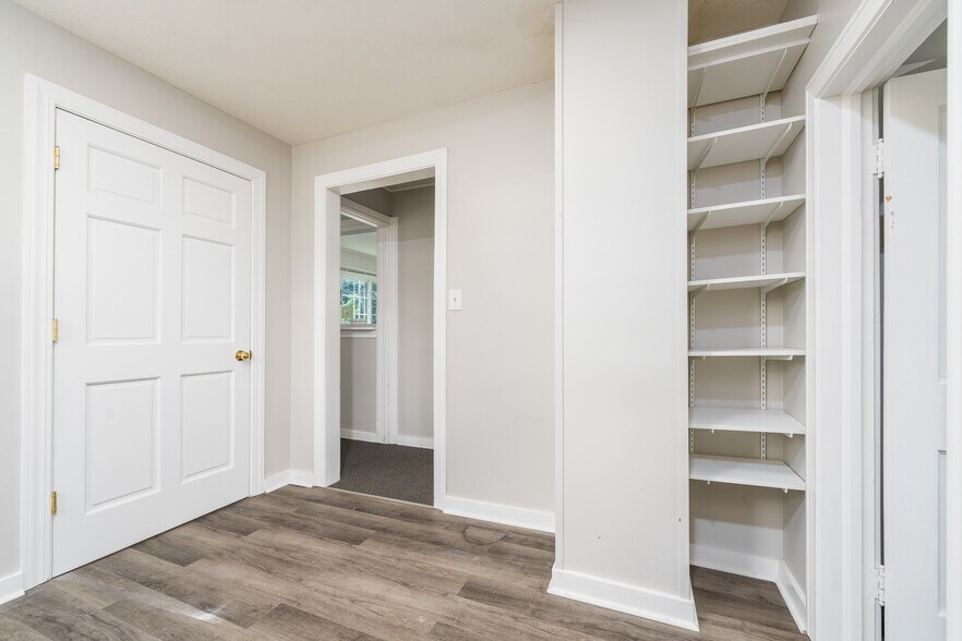 More Photos Of 1607 Chester Blvd, Richmond Office For Sale