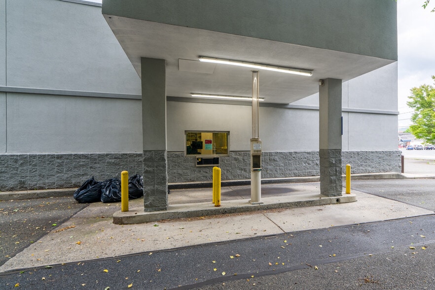 More Photos Of 524 N 6th St, Reading Freestanding For Lease