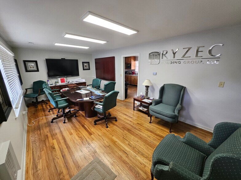 Primary Photo Of 114 Confederate Dr, Franklin Office Residential For Lease