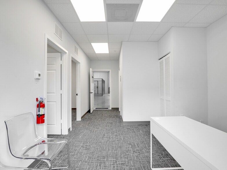 More Photos Of 8801 Business Park Dr, Fort Myers Warehouse For Sale
