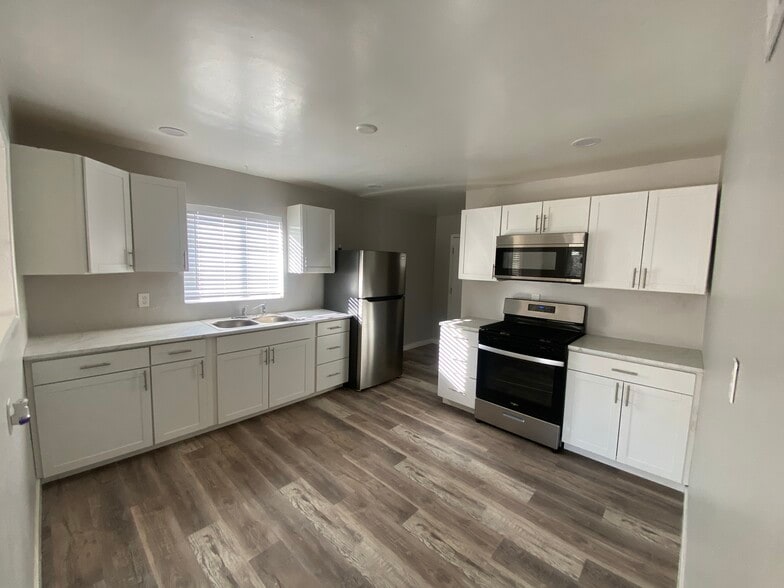 More Photos Of 9208 N 10th St, Phoenix Apartments For Sale