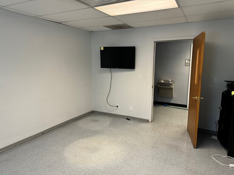 More Photos Of 3930 S US Highway 85 87, Colorado Springs Showroom For Sale