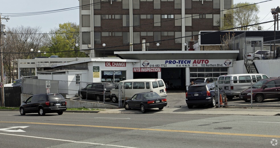 Primary Photo Of 103 Northern Blvd, Great Neck Auto Repair For Lease